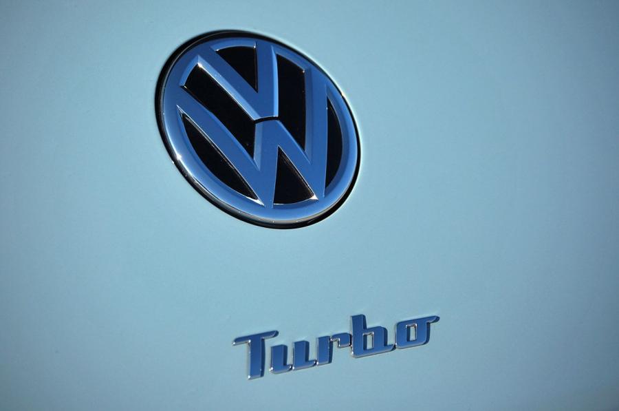  Volkswagen Beetle Turbo Cabriolet 2013 года  (фото 28 из 40)